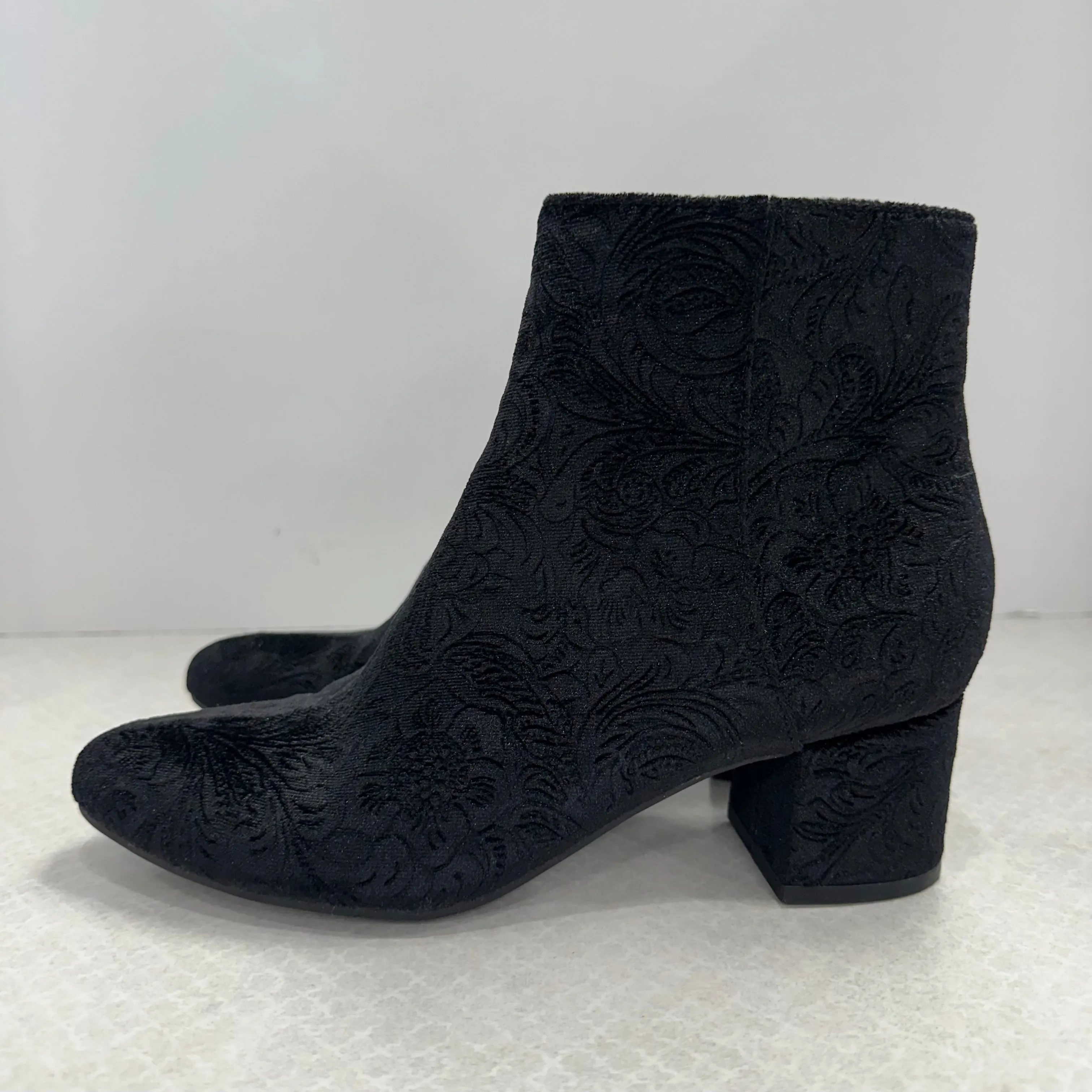 Boots Ankle Heels By Unisa In Black, Size: 6.5